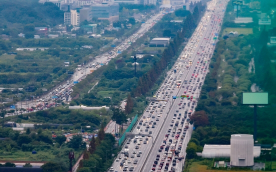 Traffic heavy on expressways on 1st day of Chuseok holiday