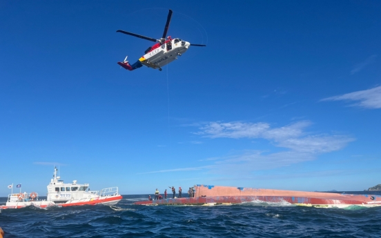 3 dead after fishing vessel capsizes near Gunsan