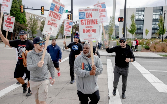 Boeing, union to resume talks as strike quiets Seattle plants