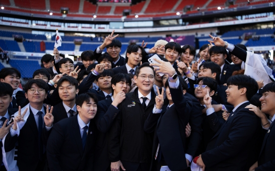 Samsung chief travels to France to encourage young talents