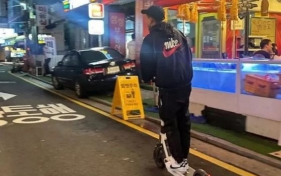 Ex-Premier Leaguer Lingard apologizes for unlicensed e-scooter riding