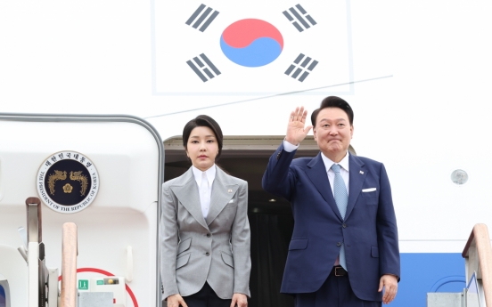 Yoon leaves for Prague to cement nuclear energy push