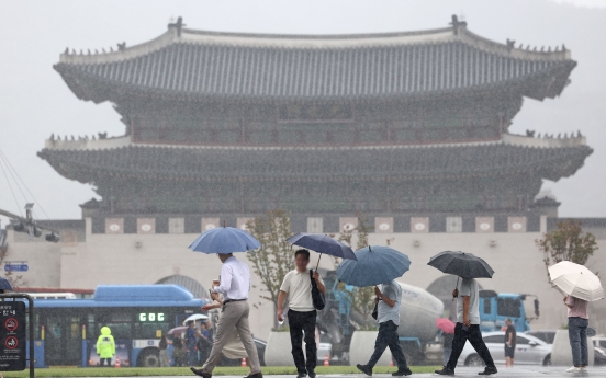 Heavy rain to fall nationwide over weekend, but warmer fall expected