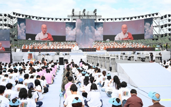 Meditation brings calm to Gwanghwamun