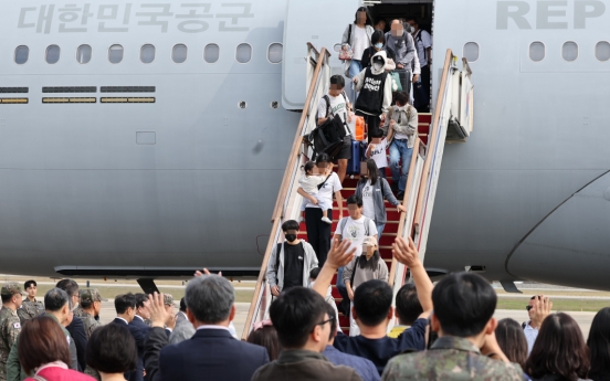 Military aircraft evacuating S. Koreans in Lebanon returns home