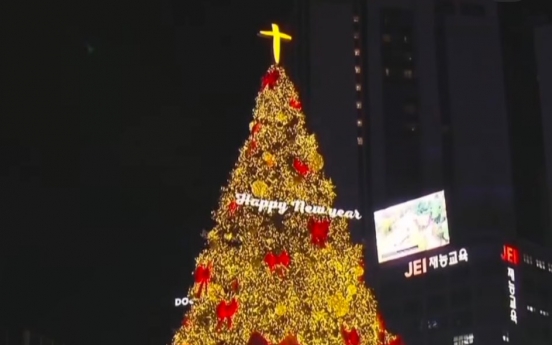 Does cross atop Christmas tree at Seoul Plaza reflect religious bias?