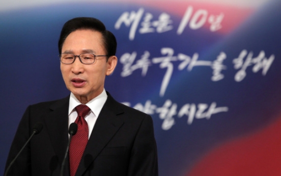 Lee says door for inter-Korean dialogue still open