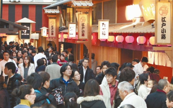 Tourists overrun Haneda international terminal