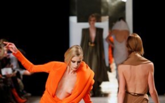 Chanel’<b>s</b> casual chic vs. Givenchy’<b>s</b> extreme art