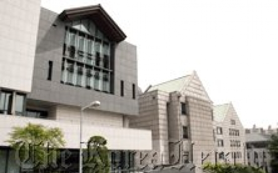 Men decry Ewha’s women-only policy