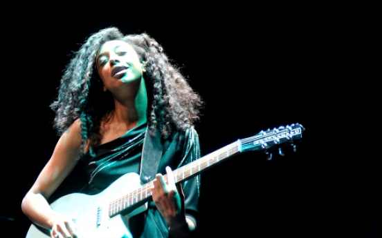 Singer Corinne Bailey Rae’s soulful voice wows Koreans