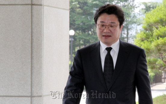 Top prosecutor says bank scandal probe will continue