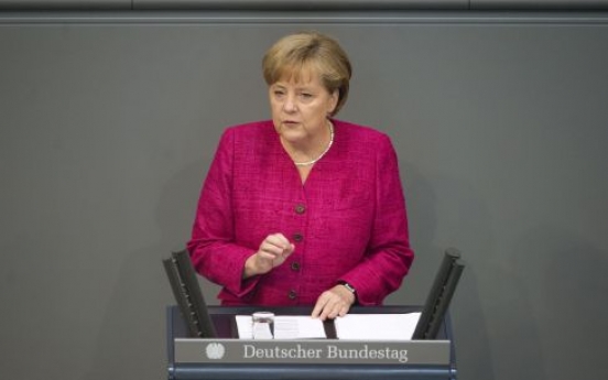 Merkel wants bank aid for Greece debt