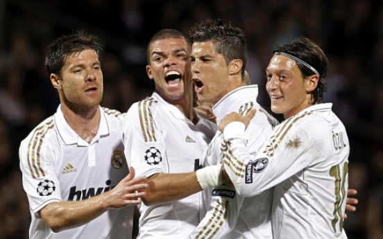 Ronaldo reaches century mark; United trips Otelul Galati