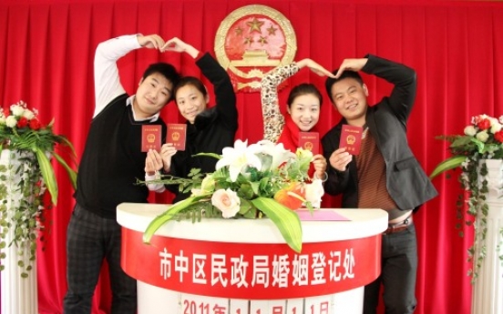 Chinese swarm to marry on lucky 11/11/11