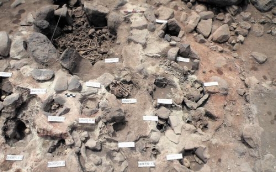 Peru finds 14th century mass grave of children