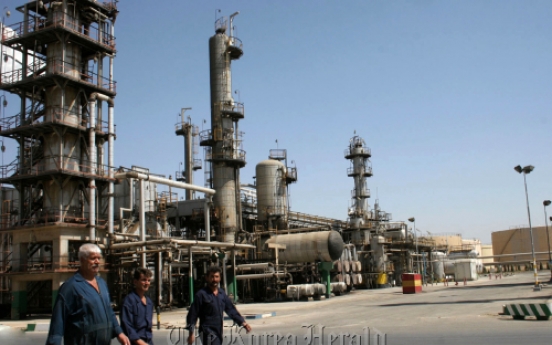 Asia looks to keep Iranian oil flowing