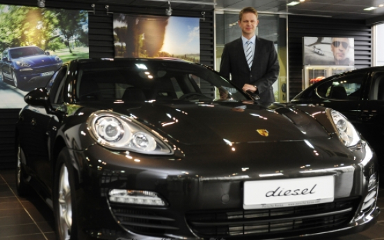 Porsche looks to sell more 4-door cars