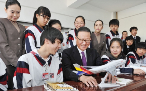 Asiana supports schools in China