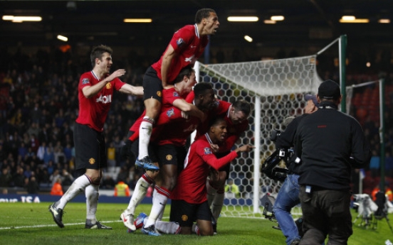 Manchester United takes 5-point lead