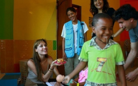 Angelina Jolie reaches out to refugees in Ecuador