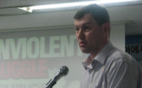 Veteran of Serbian opposition movement addresses N.K. human rights seminar