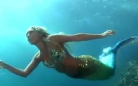 Australian ‘mermaid’ swims to save whales