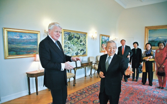 Honorary consul general visits Icelandic president