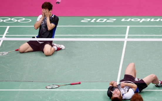 S. Koreans take bronze in men's doubles badminton