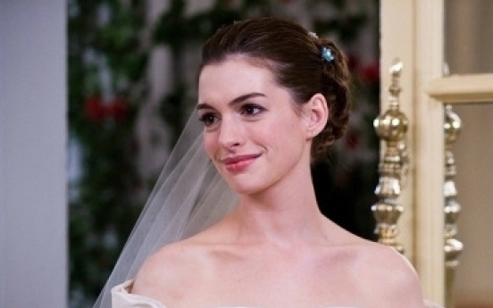 Anne Hathaway ties the knot