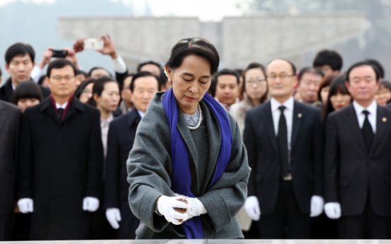 Suu Kyi lauds Korea’s democratic transition