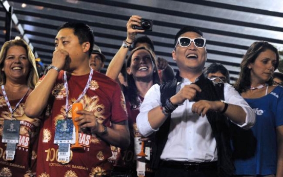 Psy performs 'Gangnam Style' at Rio Carnival