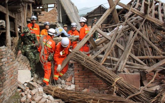 Strong quake jolts China's Sichuan, killing 160