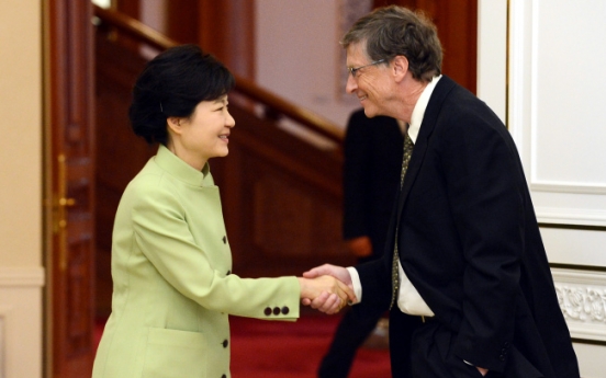 빌 게이츠, 박근혜 대통령과 창조경제 및 원자로 공동개발을 논의하다