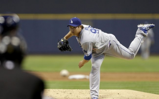 Ryu, Dodgers rough up Brewers