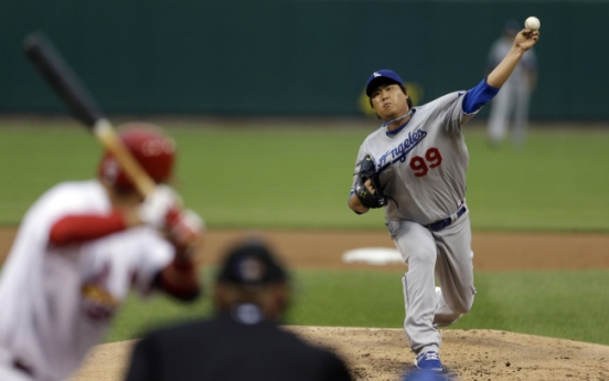 Ryu goes 7 strong to boost Dodgers
