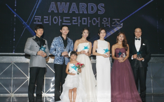 [Photo News] Lee Bo-young wins 2013 Korea Drama Awards