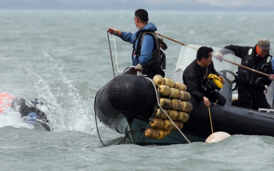 [Ferry Disaster] Divers face growing fatigue