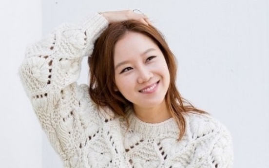 Gong Hyo-jin injured in triple-car accident
