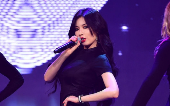 HyunA’s unique ‘red fashion’ hits fans