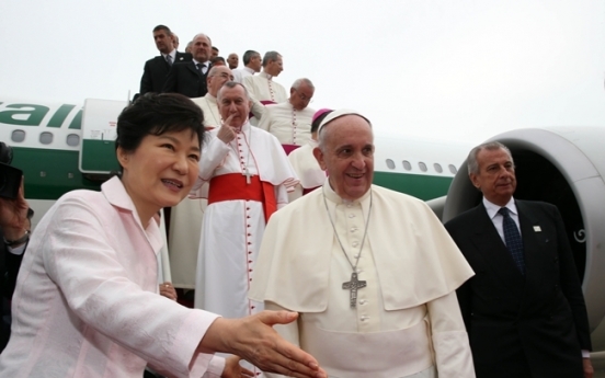 [Papal Visit] Pope Francis arrives in Korea