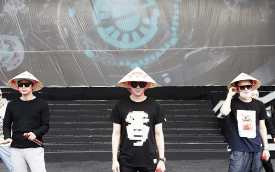 JYJ wows fans by rehearsing in Vietnam traditional hat