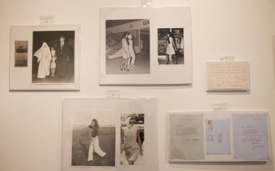 Jacqueline Onassis notes, photos sold for $28,400