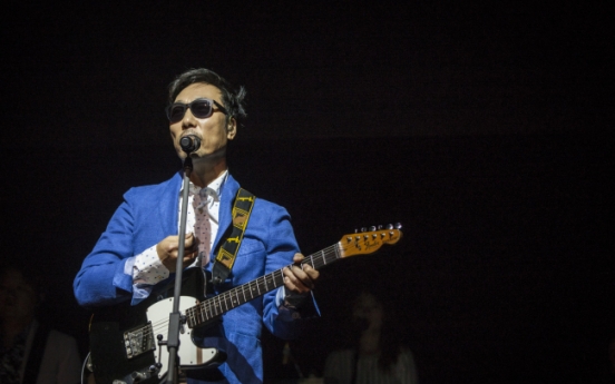 [Herald Review] Lee sings of daily triumphs, struggles on new album