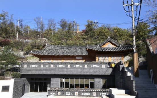 Hanok blends into public buildings