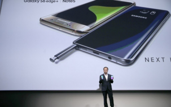 Samsung pushes new phablets amid ailing handset returns