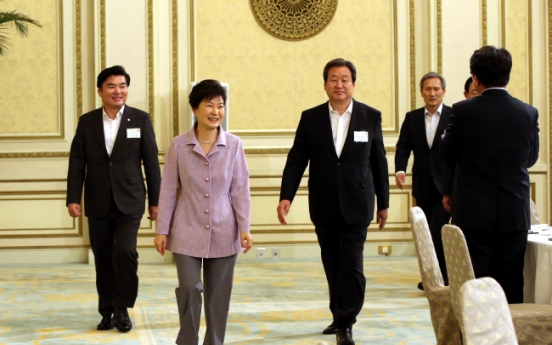 Park calls on Saenuri to push for labor reform
