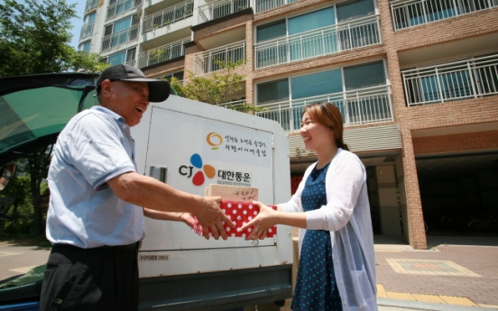 [Weekender] Seniors, female couriers add diversity to delivery culture