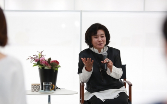 Lee Yong-hee retrospective: Forty years of making hanbok