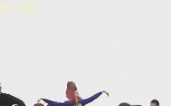 트와이스 다현, 연대에서 독수리춤 ‘펄럭’ (영상)